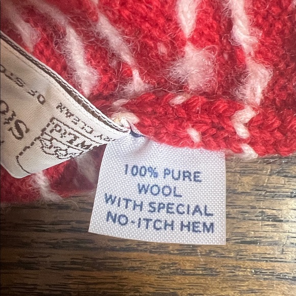Vintage Stowe Woolens, 100% Wool Red and White Nordica Beanie, Made in the USA - Picture 5 of 10